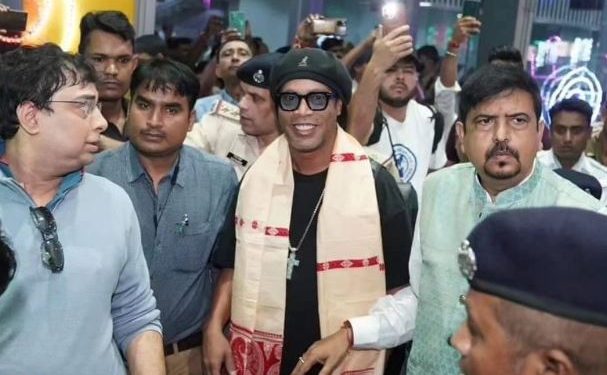 Ronaldinho - Durga Puja - Kolkata