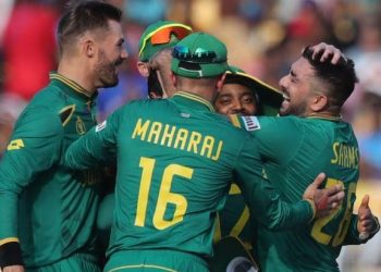 South Africa all but pip Pakistan out of World Cup with narrow win