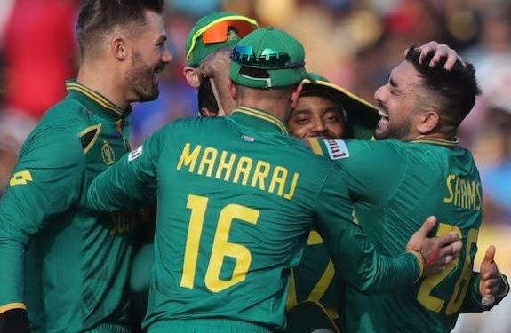 South Africa all but pip Pakistan out of World Cup with narrow win