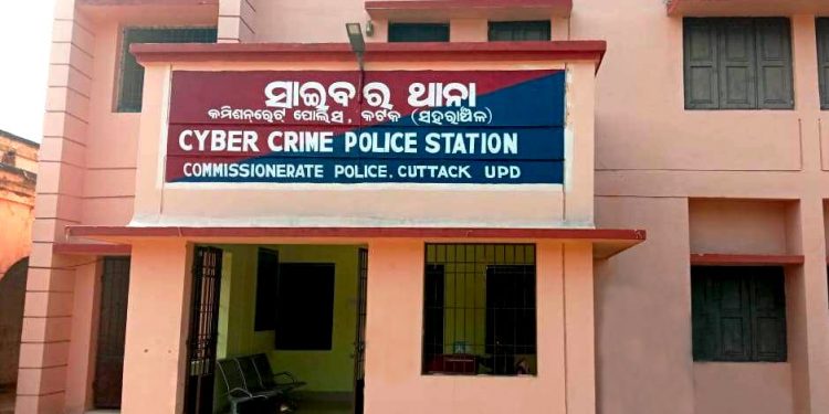 Cuttack cyber police nab transgender posing as Odisha Agriculture Minister for duping hospital owner