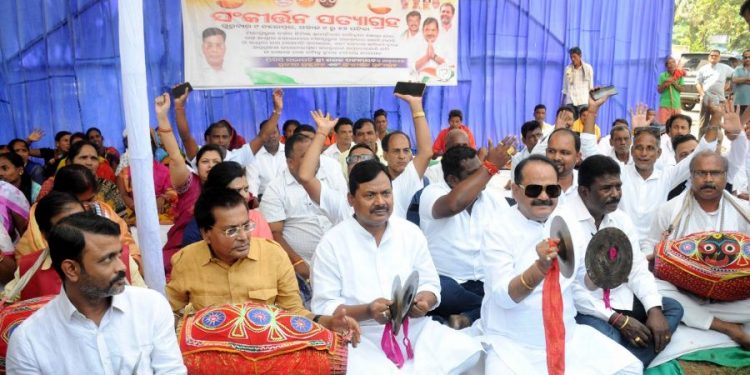 Congress stages 'Sankirtan Satyagraha', demands opening of all gates of Puri Jagannath temple