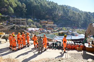 Uttarkashi tunnel drilling halted after auger machine platform collapses