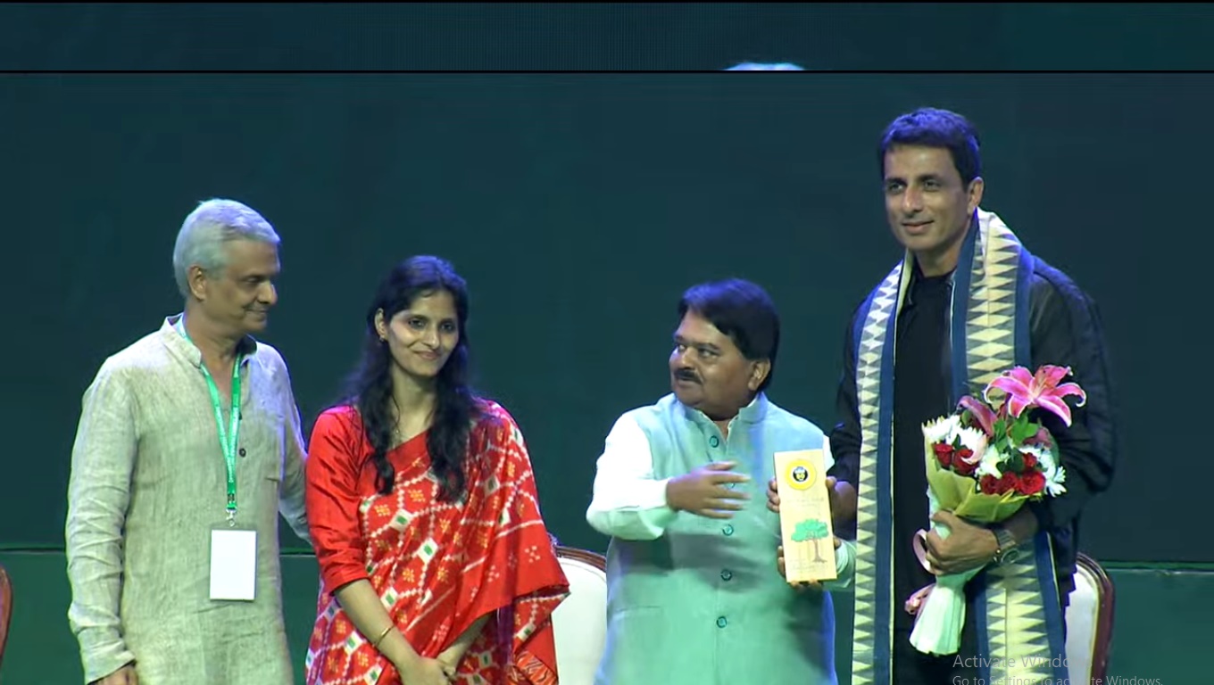 Hindi film star, Youth icon Sonu Sood felicitated by Pankaj Mahanty of MGM Minerals, Dharitri, OrissaPOST editor Tathagata Satpathy, CEO Adyasha Satpathy