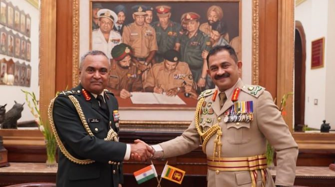 Gen Manoj Pande - Lt Gen Vikum Liyange