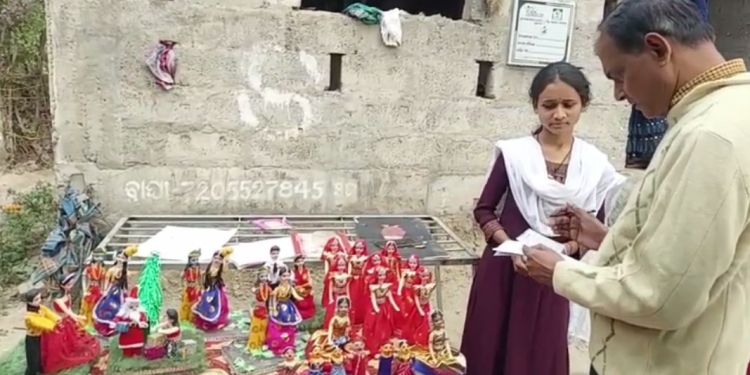 Odisha student crafts dolls for survival, seeks govt aid