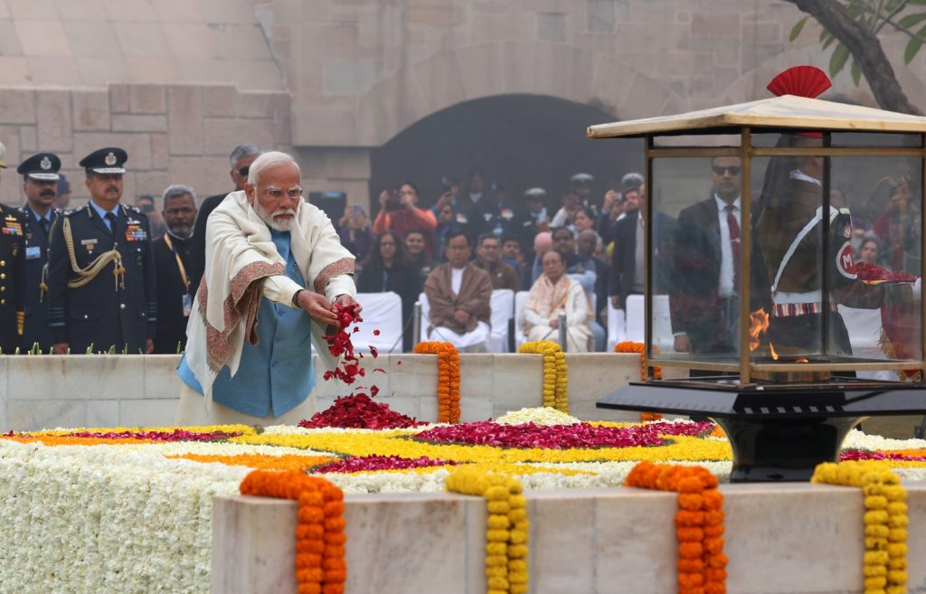 President Murmu, PM Modi pay homage to Mahatma Gandhi on death anniversary