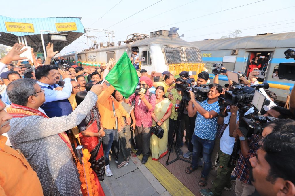 Pradhan flags off special train to Ayodhya from Sambalpur