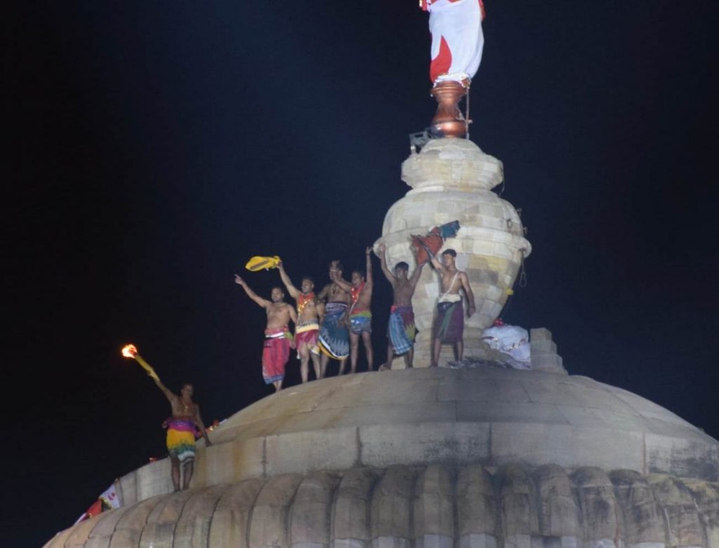 Mahadipa lifted atop Lingaraj temple