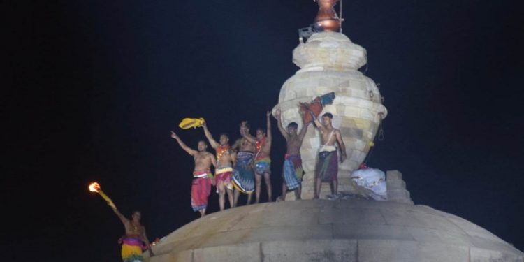 Mahadipa lifted atop Lingaraj temple