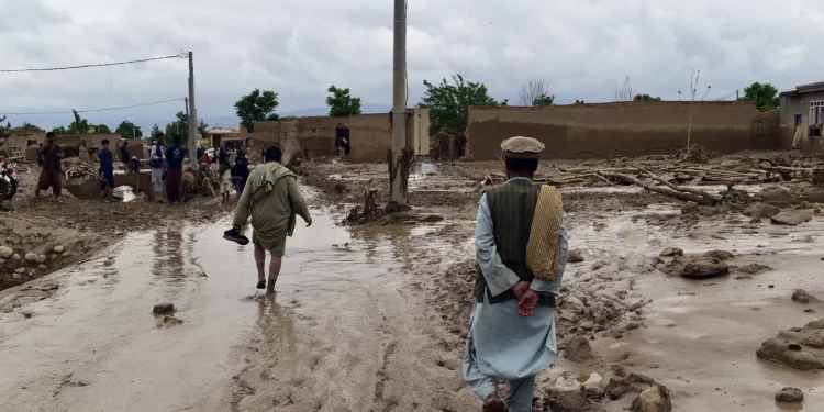 Flash floods kill more than 300 people in northern Afghanistan after heavy rains, UN says