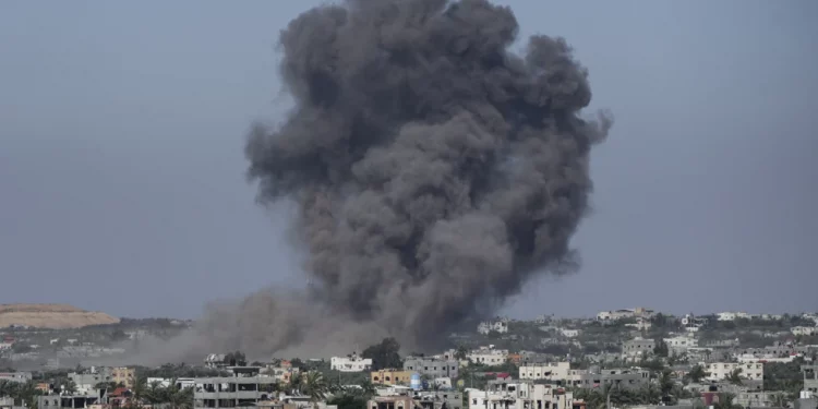 Israel pushes into central Rafah