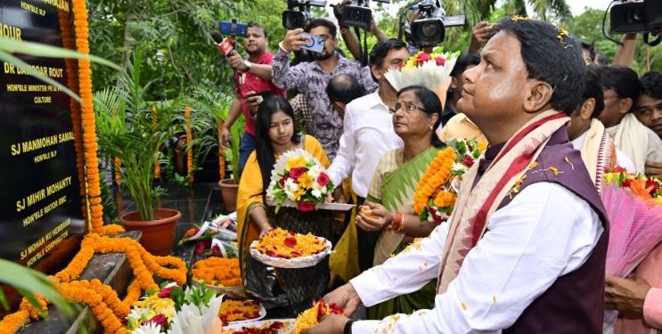 Odisha CM Mohan Majhi pays tributes to Syama Prasad Mookerjee on death anniversary