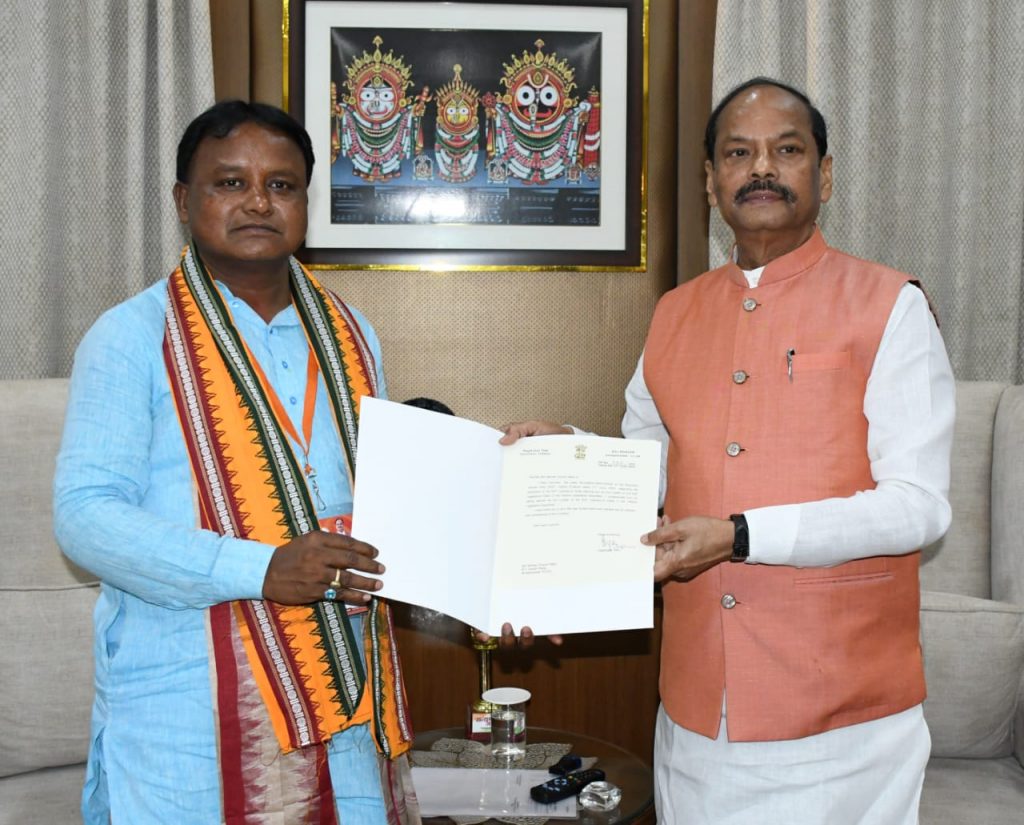 Odisha Chief Minister CM Mohan Charan Majhi Governor Raghubar Das 1