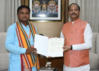 Odisha Chief Minister CM Mohan Charan Majhi Governor Raghubar Das 1