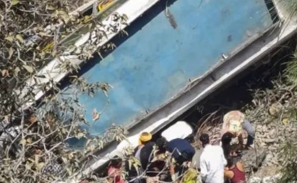 Terrorists open fire at bus carrying pilgrims; 9 dead, 33 injured