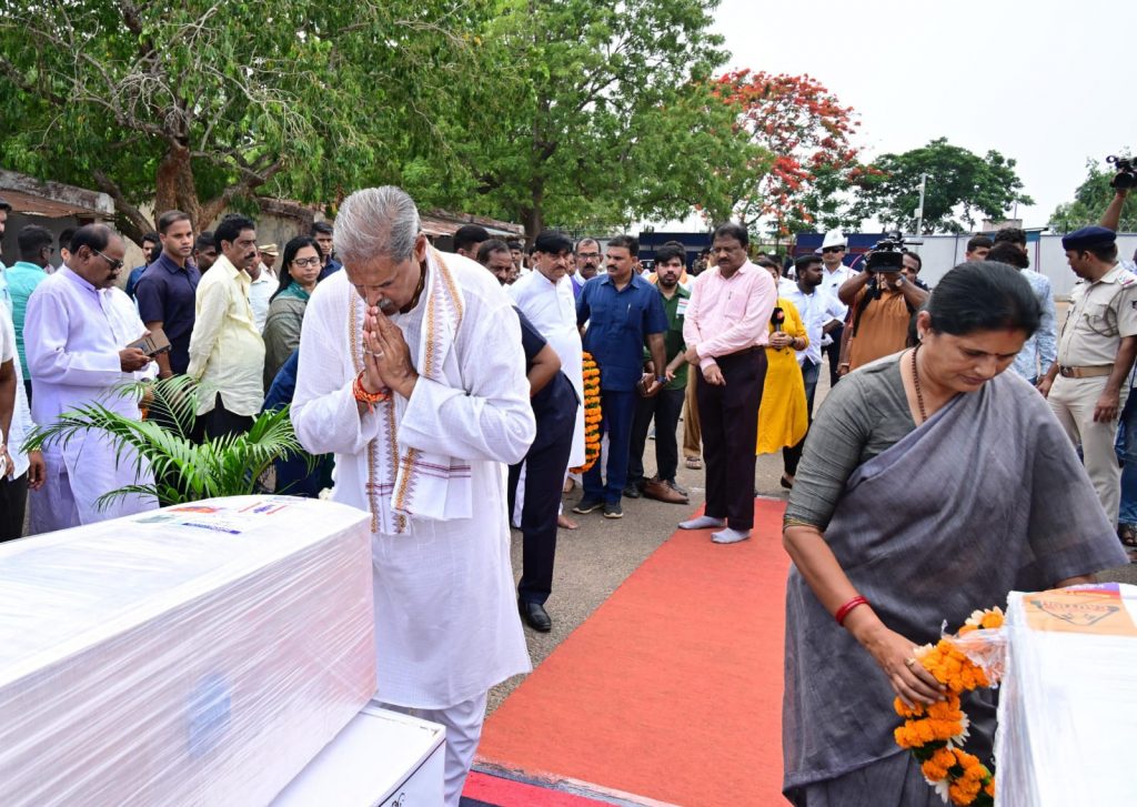 Odisha govt delegation pays homage to two workers killed in Kuwait fire tragedy