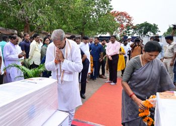 Odisha govt delegation pays homage to two workers killed in Kuwait fire tragedy