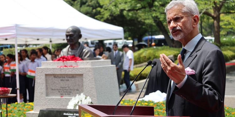 EAM Jaishankar unveils Mahatma Gandhi's bust in Tokyo