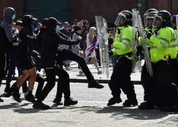 100 arrested as far-right anti-immigrant violent clashes spread across UK