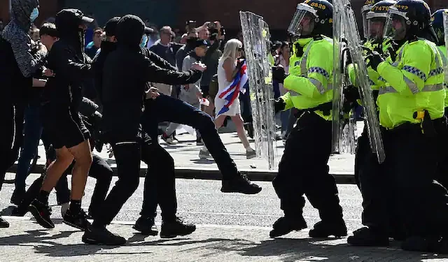 100 arrested as far-right anti-immigrant violent clashes spread across UK