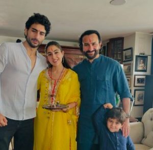 Sara Ali Khan ties Rakhi to Ibrahim, Jeh; poses with Saif, Kareena