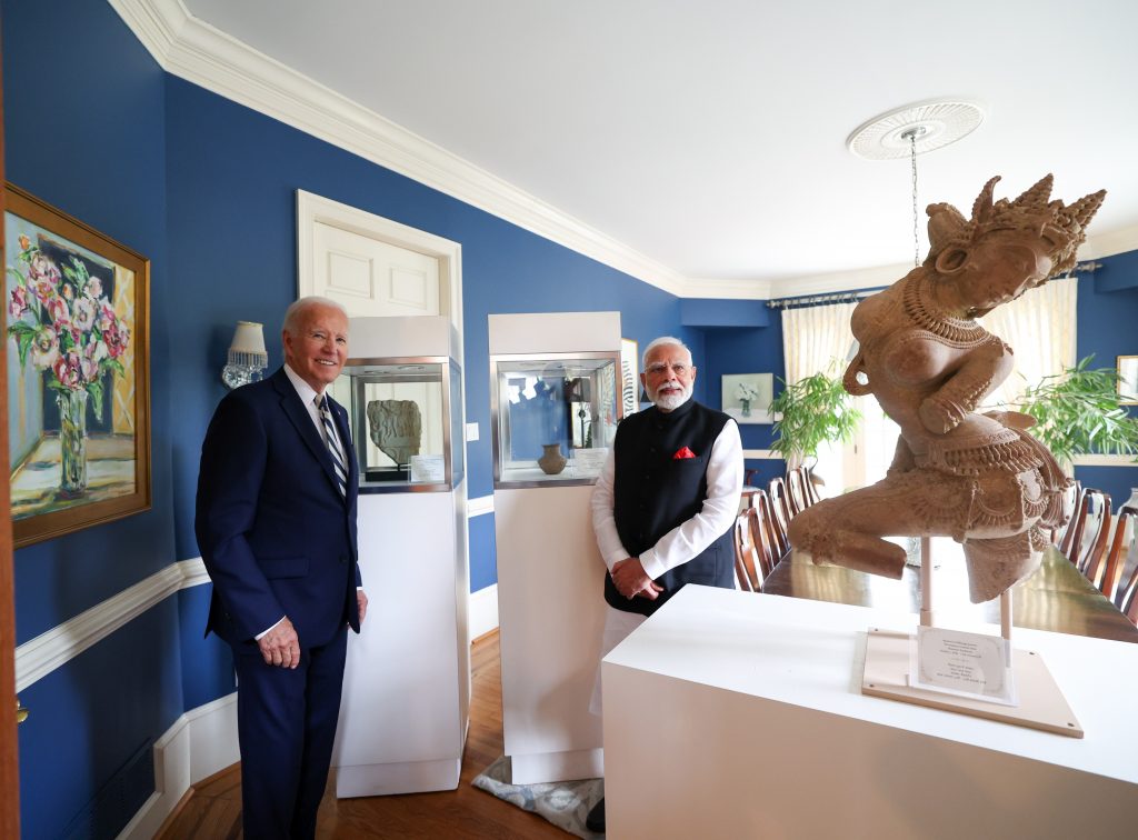 US hands over 297 antiquities smuggled out of India