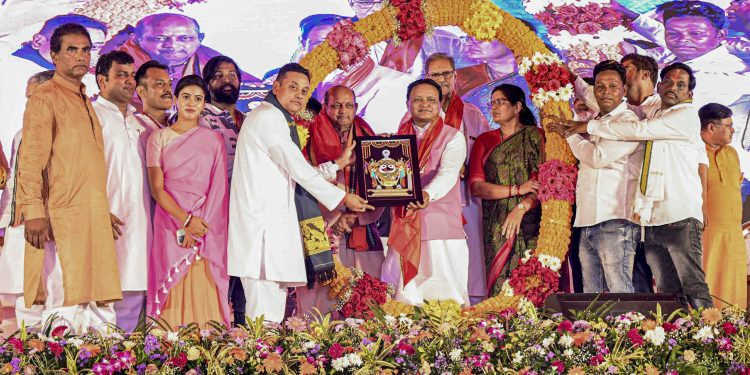 Puri: Odisha Chief Minister Mohan Charan Majhi with BJP MLAs at a rally celebrating 100 days of BJP governance, in Puri, Thursday, Sept. 19, 2024. (PTI Photo)  (PTI09_19_2024_000436B)