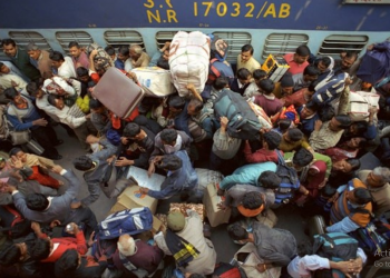 Nine persons injured in stampede at Mumbai's Bandra railway station