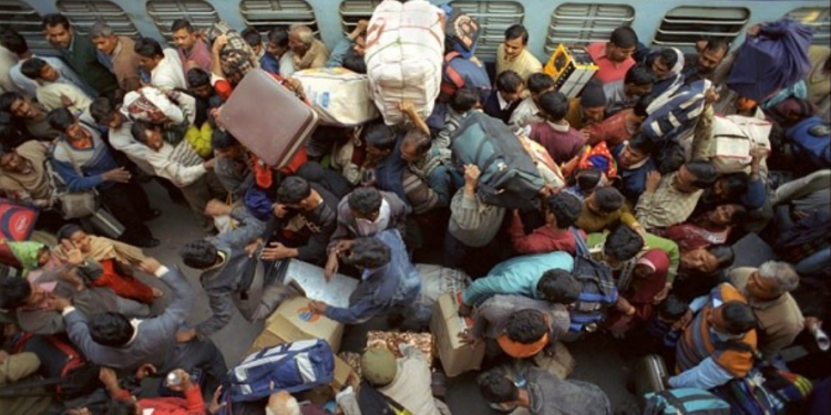 Nine persons injured in stampede at Mumbai's Bandra railway station