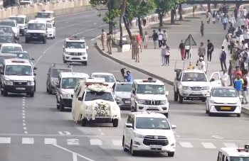 Mortal remains of Ratan Tata being taken from Mumbai's NCPA to Worli for final rites