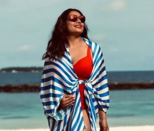 Bipasha Basu enjoys a cup of ‘chai on beach’ in Malidves