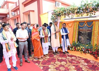 CM Majhi inaugurates, lays foundation stone of projects worth Rs 890 crore in Bolangir