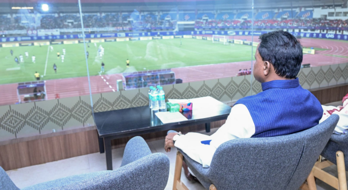 Odisha CM witnesses ISL football match at Kalinga Stadium