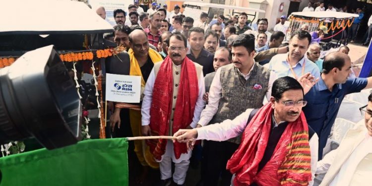 Union Minister Joshi hands over 10 battery-operated vehicles to Puri temple