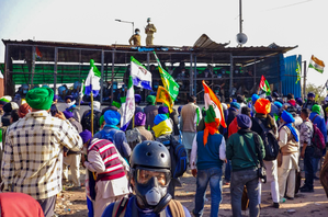 Haryana Police fires teargas shells to halt farmers' march at Shambu border