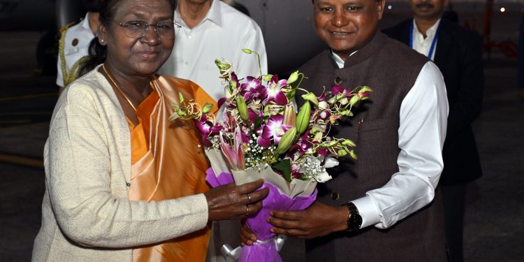 President Murmu arrives in Bhubaneswar; will attend PBD convention Friday