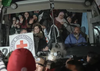 Palestinian women prisoners arrive in West Bank in a bus from Israel (Pic- AP)