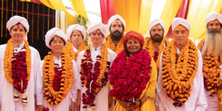 Maha Kumbh: Have you ever seen foreign Mahamandaleshwars who speak fluent Sanskrit?