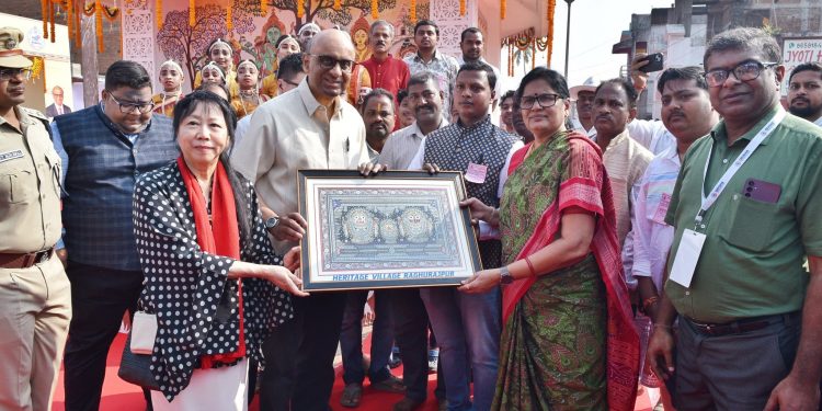 Singapore President visits Konark temple, artists' village in Odisha's Puri