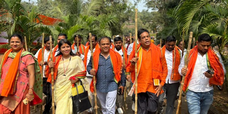 BJP MLA raises 'lathi' group to check obscene dance at 'jatra' shows