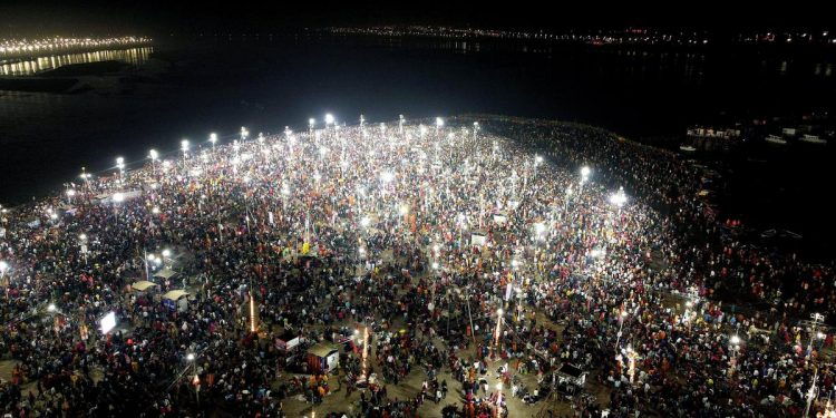 Devotees rush to Sangam for Maha Kumbh's final 'snan' on Mahashivratri